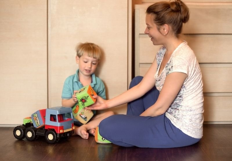 Como se conectar com os filhos sem invadir seu espaço.